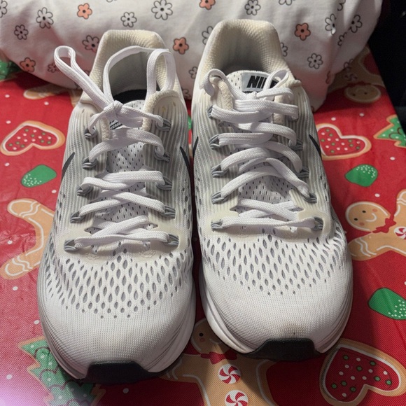 Nike Shoes - Womens Nike White and Black Running Shoes